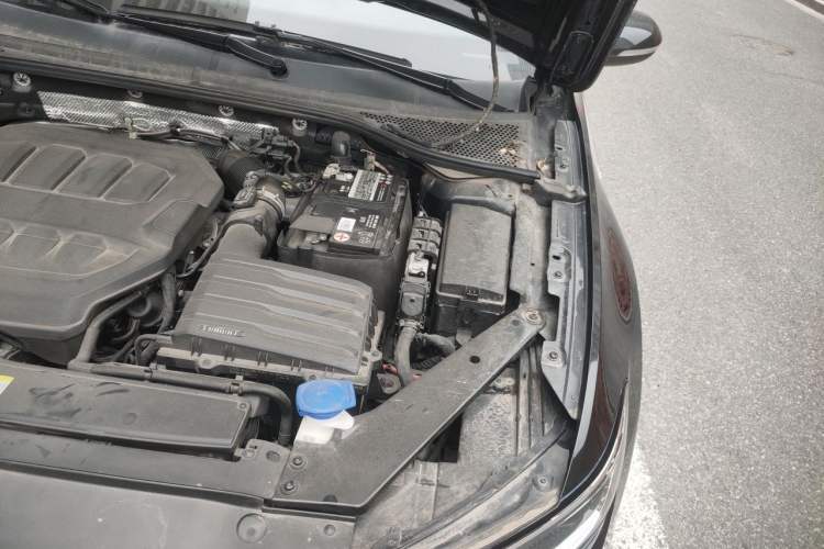 Used Volkswagen Magotan 2023 2 Million Units Commemorative Edition 330TSI DSG Luxury Version Engine Bay Left