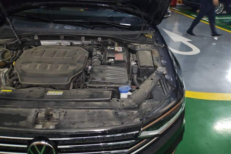 Used Volkswagen Magotan 2023 2 Million Units Commemorative Edition 330TSI DSG Luxury Version Engine Bay Left