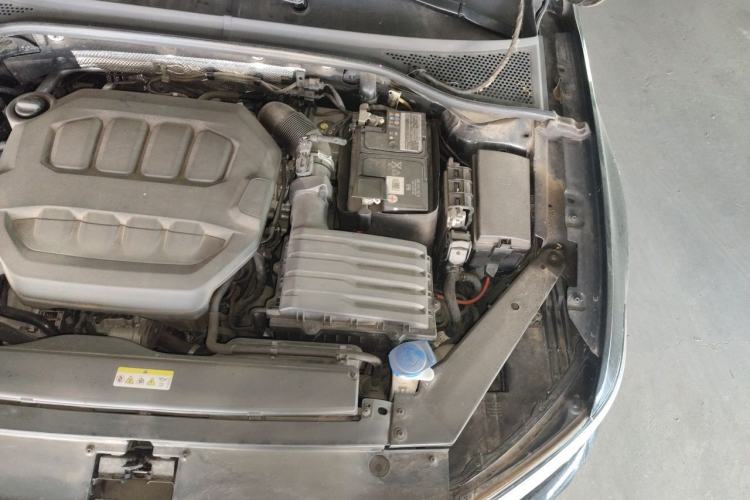 Used Volkswagen Magotan 2023 2 Million Units Commemorative Edition 330TSI DSG Luxury Version Engine Bay Left