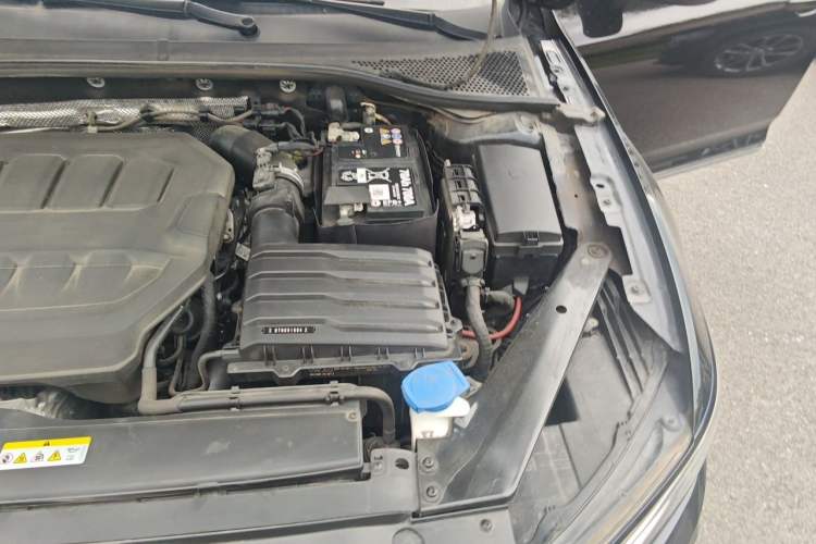 Used Volkswagen Magotan 2023 2 Million Units Commemorative Edition 330TSI DSG Luxury Version Engine Bay Left