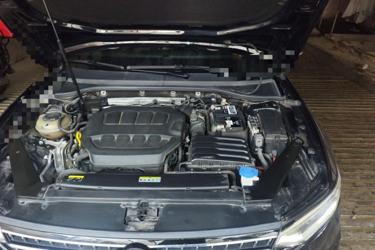 Used Volkswagen Magotan 2023 2 Million Units Commemorative Edition 330TSI DSG Luxury Version Engine Bay Left