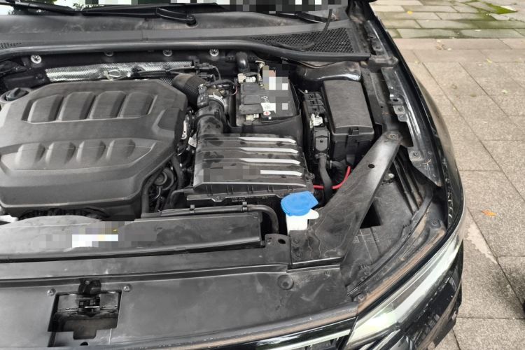 Used Volkswagen Magotan 2023 2 Million Units Commemorative Edition 330TSI DSG Luxury Version Engine Bay Left