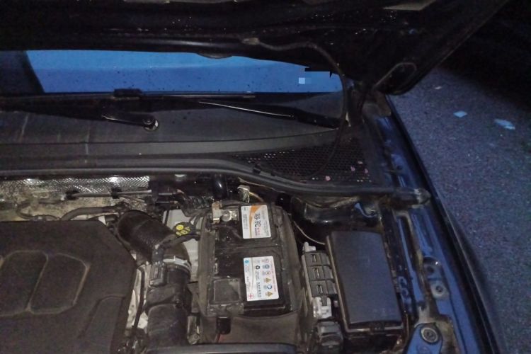 Used Volkswagen Magotan 2023 2 Million Units Commemorative Edition 330TSI DSG Luxury Version Engine Bay Left