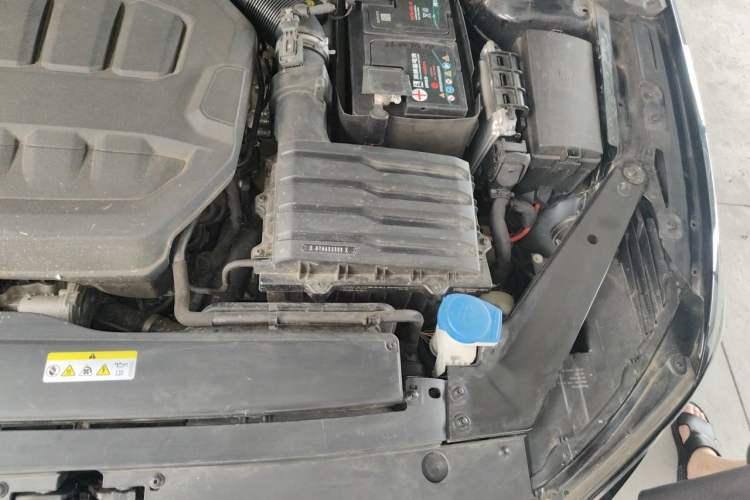 Used Volkswagen Magotan 2023 2 Million Units Commemorative Edition 330TSI DSG Luxury Version Engine Bay Left