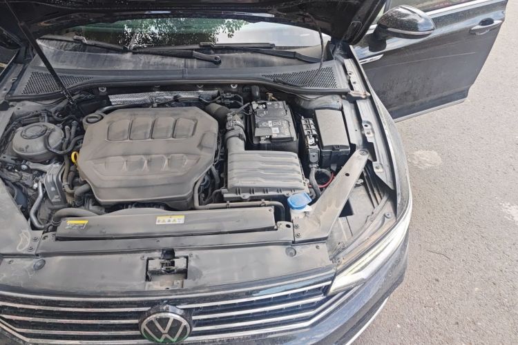 Used Volkswagen Magotan 2023 2 Million Units Commemorative Edition 330TSI DSG Luxury Version Engine Bay Left