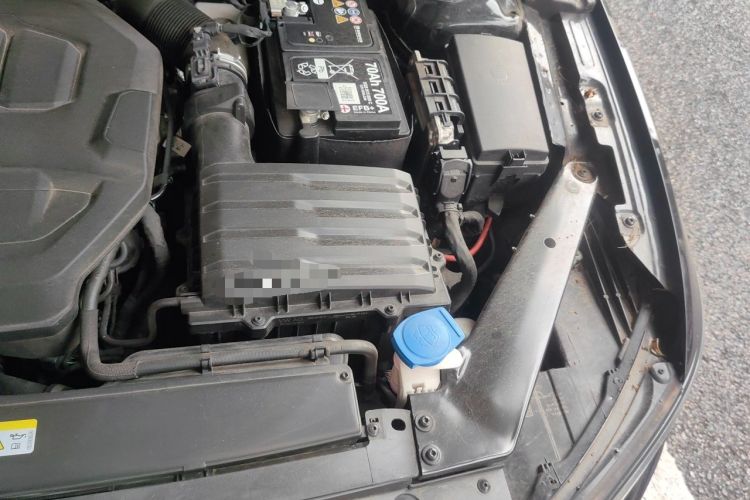 Used Volkswagen Magotan 2023 2 Million Units Commemorative Edition 330TSI DSG Luxury Version Engine Bay Left