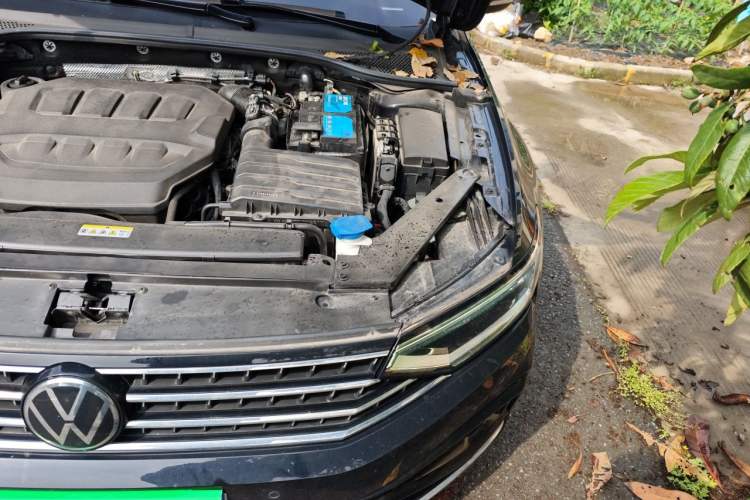 Used Volkswagen Magotan 2023 2 Million Units Commemorative Edition 330TSI DSG Luxury Version Engine Bay Left