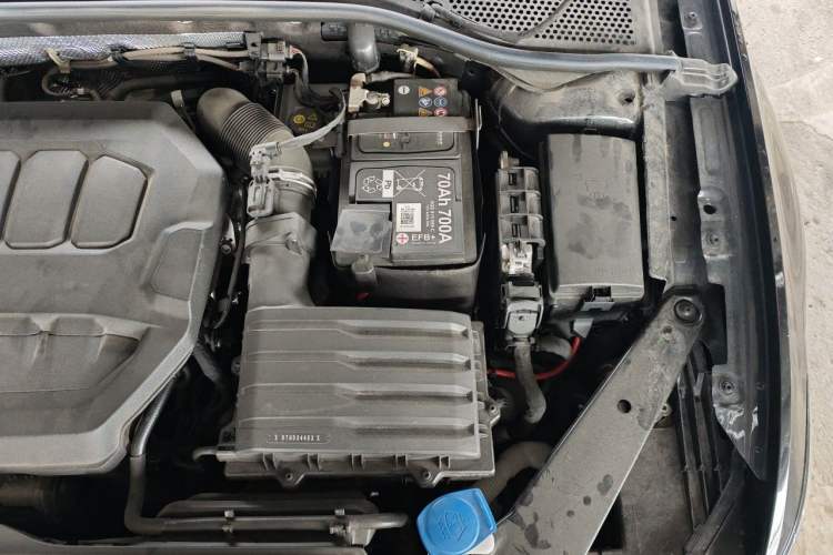 Used Volkswagen Magotan 2023 2 Million Units Commemorative Edition 330TSI DSG Luxury Version Engine Bay Left