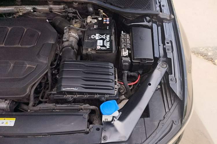 Used Volkswagen Magotan 2023 2 Million Units Commemorative Edition 330TSI DSG Luxury Version Engine Bay Left