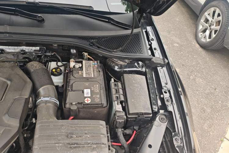 Used Volkswagen Magotan 2023 2 Million Units Limited-Edition 380TSI DSG Flagship Version Engine Bay Left