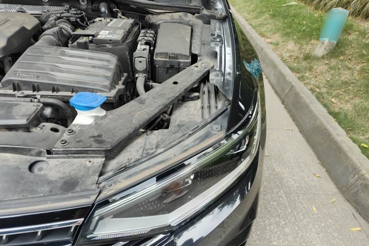 Used Volkswagen Magotan 2023 2 Million Units Limited Edition 330TSI DSG Leading Version Engine Bay Left