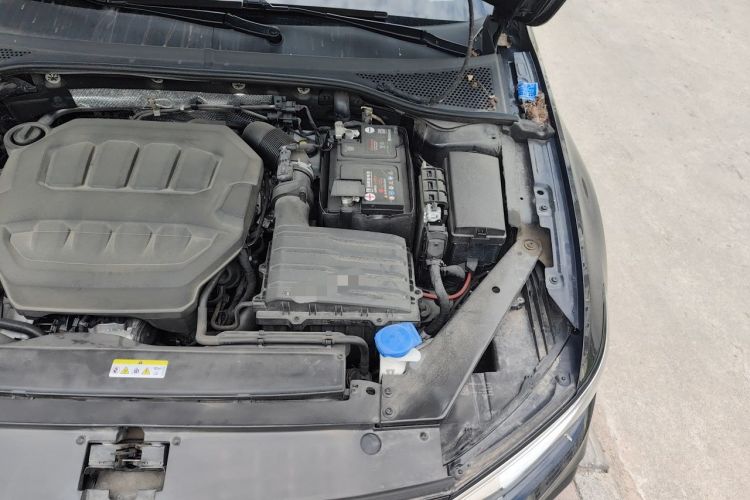 Used Volkswagen Magotan 2023 2 Million Units Commemorative Edition 330TSI DSG Luxury Version Engine Bay Left
