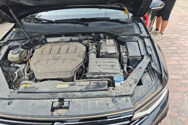 Used Volkswagen Magotan 2023 2 Million Units Commemorative Edition 330TSI DSG Luxury Version Engine Bay Left