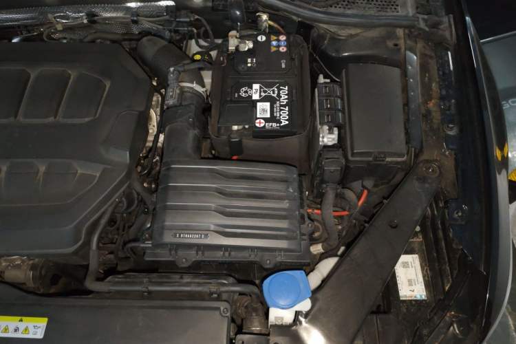 Used Volkswagen Magotan 2023 2 Million Units Commemorative Edition 330TSI DSG Luxury Version Engine Bay Left