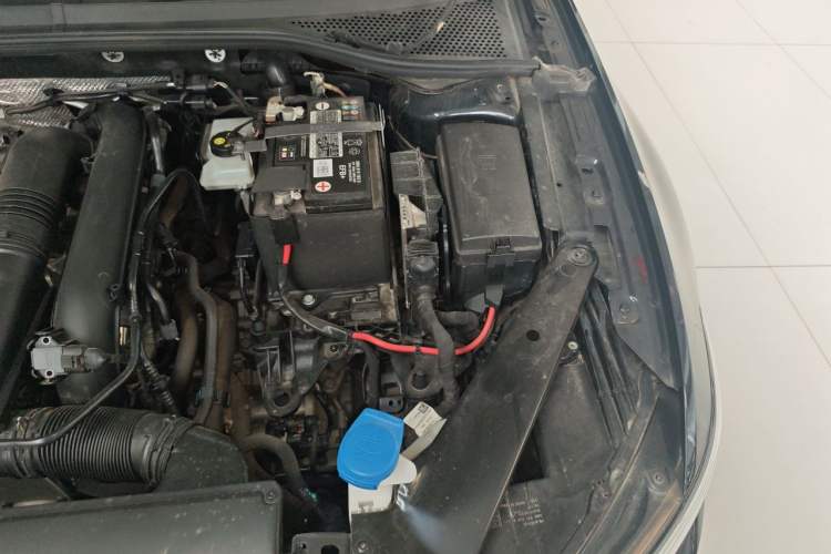 Used Volkswagen Magotan 2023 2 Million Units Limited-Edition 280TSI DSG Comfort Version Engine Bay Left