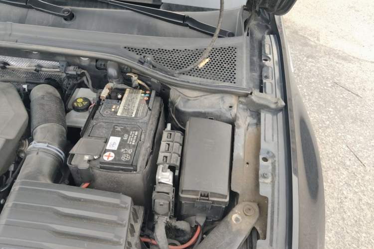 Used Volkswagen Magotan 2023 2 Million Units Limited-Edition 380TSI DSG Flagship Version Engine Bay Left