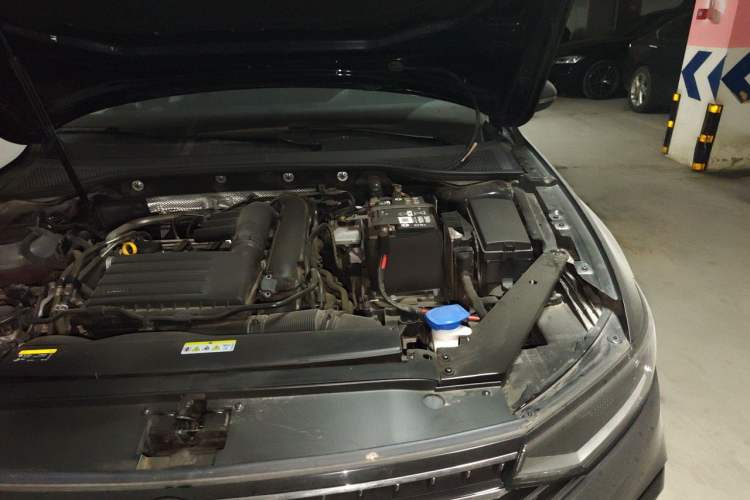 Used Volkswagen Magotan 2023 2 Million Units Limited-Edition 280TSI DSG Comfort Version Engine Bay Left