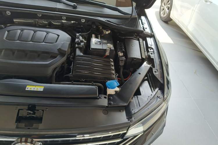 Used Volkswagen Magotan 2023 2 Million Units Commemorative Edition 330TSI DSG Luxury Version Engine Bay Left