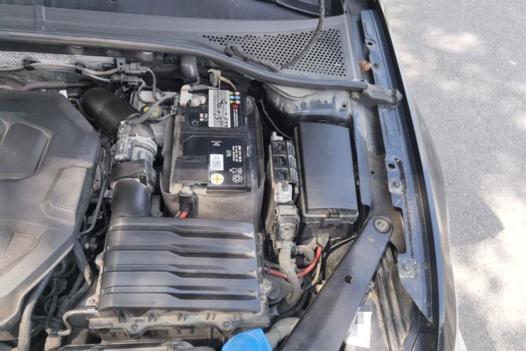 Used Volkswagen Magotan 2023 2 Million Units Commemorative Edition 330TSI DSG Luxury Version Engine Bay Left