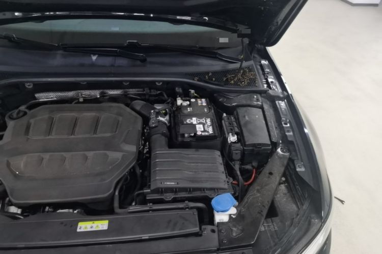 Used Volkswagen Magotan 2023 2 Million Units Commemorative Edition 330TSI DSG Luxury Version Engine Bay Left