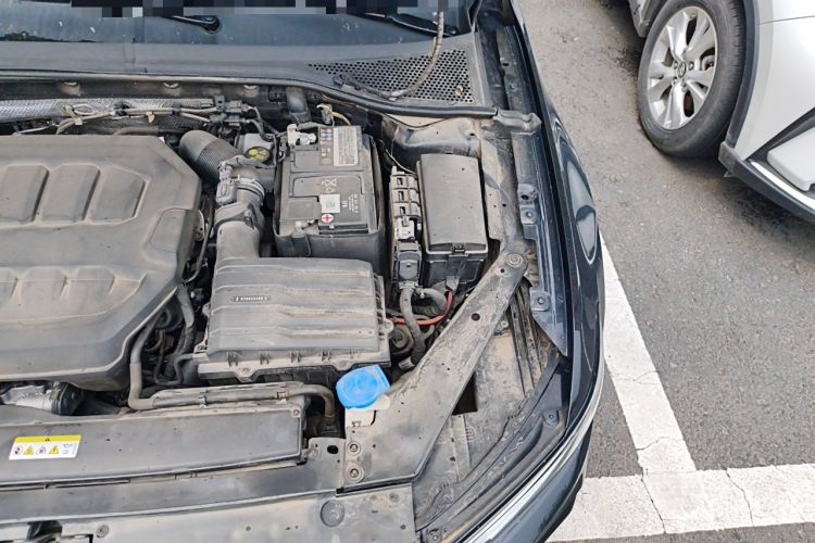 Used Volkswagen Magotan 2023 2 Million Units Commemorative Edition 330TSI DSG Luxury Version Engine Bay Left