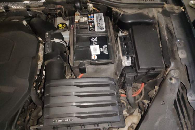 Used Volkswagen Magotan 2023 2 Million Units Commemorative Edition 330TSI DSG Luxury Version Engine Bay Left