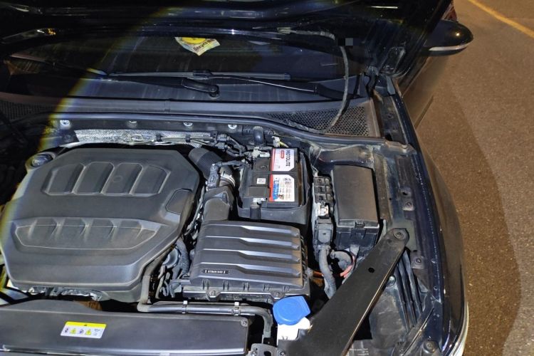 Used Volkswagen Magotan 2023 2 Million Units Commemorative Edition 330TSI DSG Luxury Version Engine Bay Left