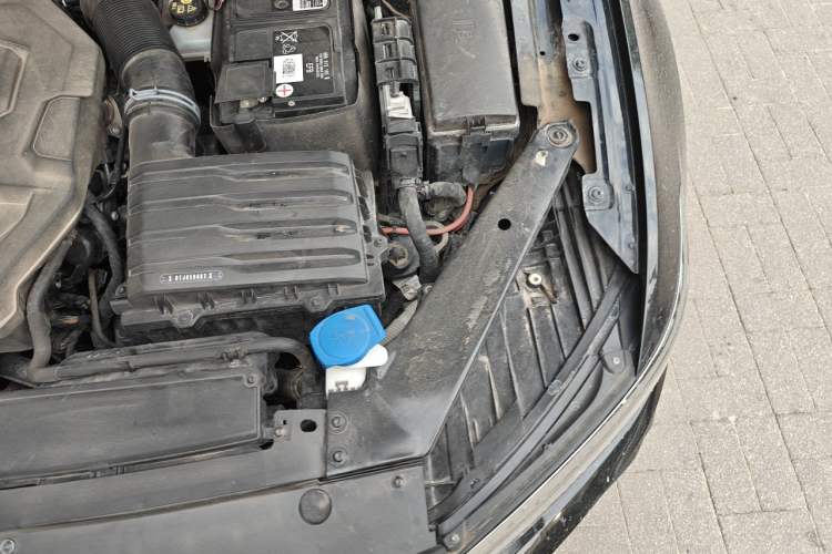 Used Volkswagen Magotan 2023 2 Million Units Limited-Edition 380TSI DSG Flagship Version Engine Bay Left