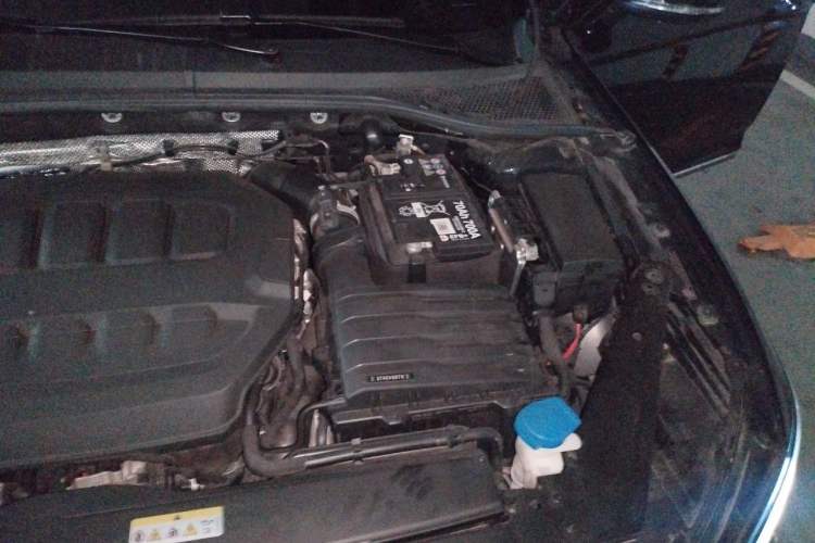 Used Volkswagen Magotan 2023 2 Million Units Commemorative Edition 330TSI DSG Luxury Version Engine Bay Left