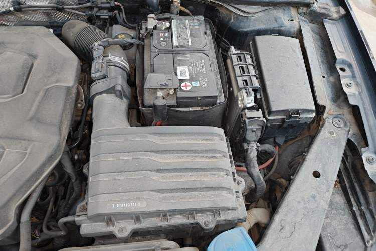 Used Volkswagen Magotan 2023 2 Million Units Commemorative Edition 330TSI DSG Luxury Version Engine Bay Left