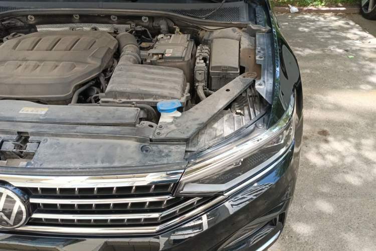 Used Volkswagen Magotan 2023 2 Million Units Limited-Edition 380TSI DSG Flagship Version Engine Bay Left