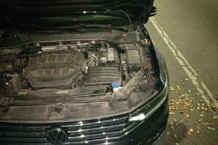 Used Volkswagen Magotan 2023 2 Million Units Commemorative Edition 330TSI DSG Luxury Version Engine Bay Left