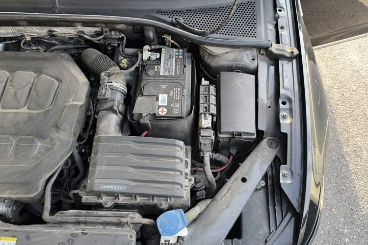 Used Volkswagen Magotan 2023 2 Million Units Commemorative Edition 330TSI DSG Luxury Version Engine Bay Left