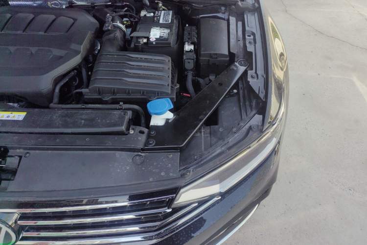 Used Volkswagen Magotan 2023 2 Million Units Limited Edition 330TSI DSG Leading Version Engine Bay Left