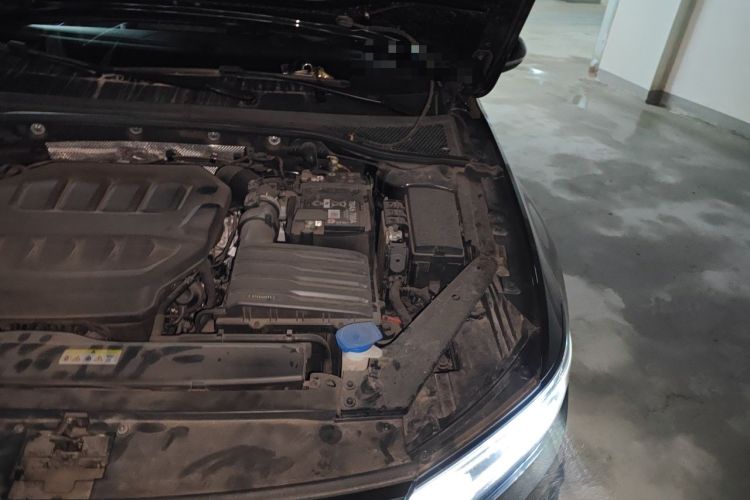Used Volkswagen Magotan 2023 2 Million Units Commemorative Edition 330TSI DSG Luxury Version Engine Bay Left
