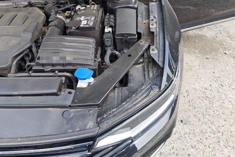 Used Volkswagen Magotan 2023 2 Million Units Commemorative Edition 330TSI DSG Luxury Version Engine Bay Left