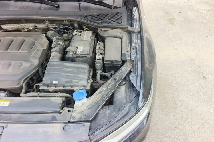 Used Volkswagen Magotan 2023 2 Million Units Commemorative Edition 330TSI DSG Luxury Version Engine Bay Left