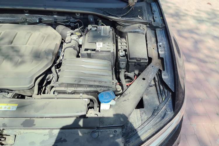 Used Volkswagen Magotan 2023 2 Million Units Commemorative Edition 330TSI DSG Luxury Version Engine Bay Left