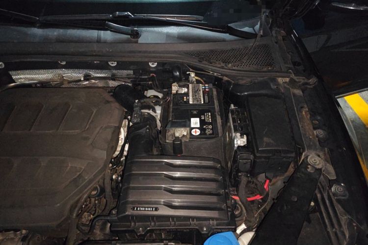 Used Volkswagen Magotan 2023 2 Million Units Commemorative Edition 330TSI DSG Luxury Version Engine Bay Left