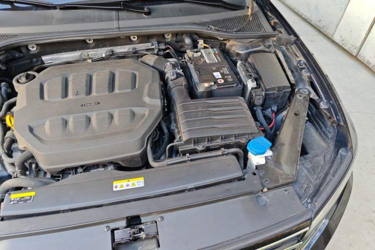 Used Volkswagen Magotan 2023 2 Million Units Limited Edition 330TSI DSG Leading Version Engine Bay Left