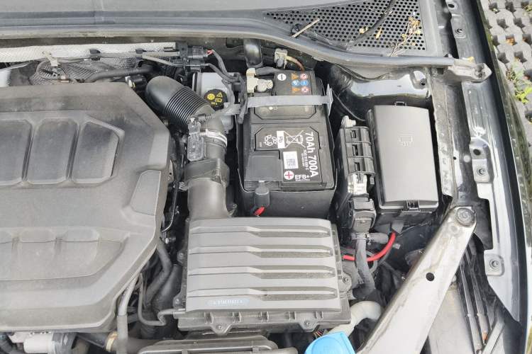 Used Volkswagen Magotan 2023 2 Million Units Commemorative Edition 330TSI DSG Luxury Version Engine Bay Left