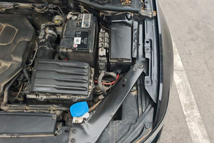 Used Volkswagen Magotan 2023 2 Million Units Limited Edition 330TSI DSG Leading Version Engine Bay Left