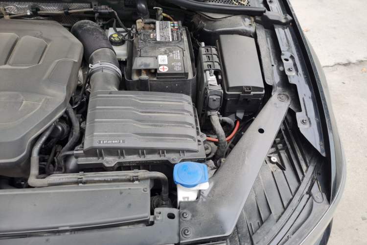 Used Volkswagen Magotan 2023 2 Million Units Limited-Edition 380TSI DSG Flagship Version Engine Bay Left
