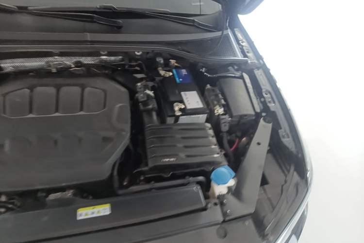 Used Volkswagen Magotan 2023 2 Million Units Limited Edition 330TSI DSG Leading Version Engine Bay Left
