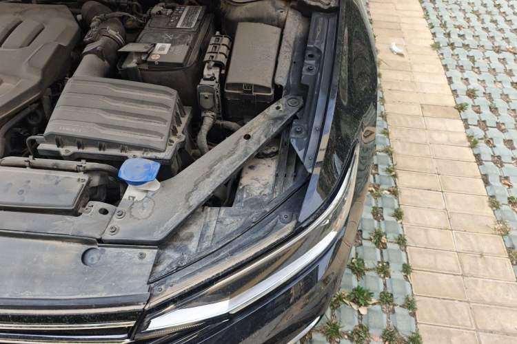 Used Volkswagen Magotan 2023 2 Million Units Limited Edition 330TSI DSG Leading Version Engine Bay Left