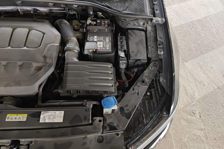 Used Volkswagen Magotan 2023 2 Million Units Limited-Edition 380TSI DSG Flagship Version Engine Bay Left