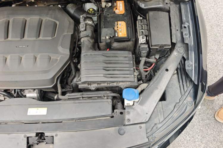 Used Volkswagen Magotan 2023 2 Million Units Commemorative Edition 330TSI DSG Luxury Version Engine Bay Left