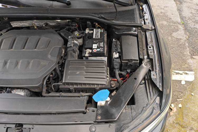 Used Volkswagen Magotan 2023 2 Million Units Limited Edition 330TSI DSG Leading Version Engine Bay Left