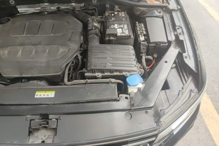 Used Volkswagen Magotan 2023 2 Million Units Commemorative Edition 330TSI DSG Luxury Version Engine Bay Left