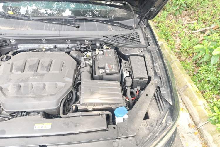 Used Volkswagen Magotan 2023 2 Million Units Commemorative Edition 330TSI DSG Luxury Version Engine Bay Left